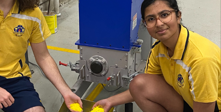 Kooringal High School Year 10 students Cash Bradshaw and Susha Gupta recycling plastic